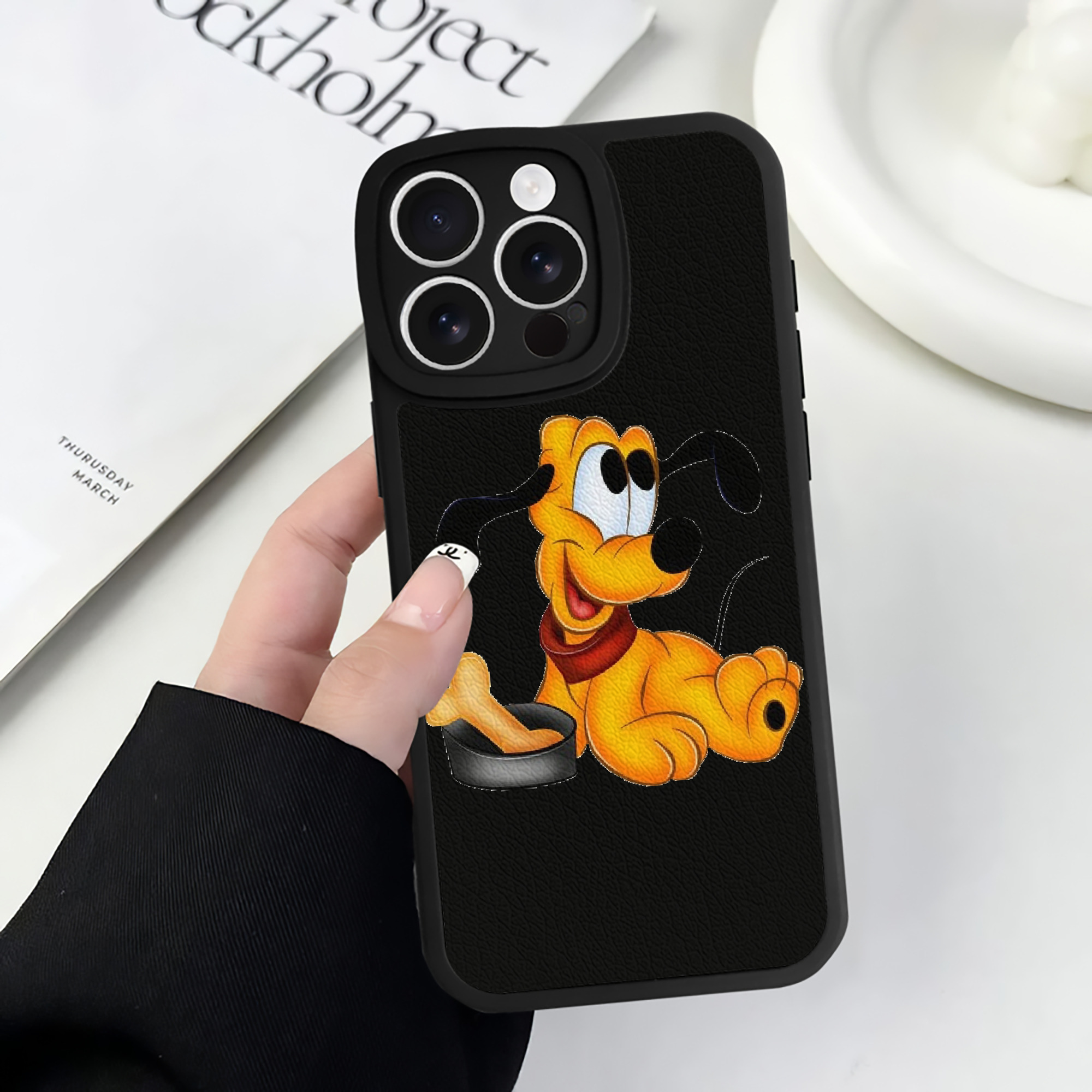 （画像用） ミッキーマウス Mickey Mouse 【iPhone 16シリーズ対応】シリコンスマホケース（レザー調） 材質：シリコン